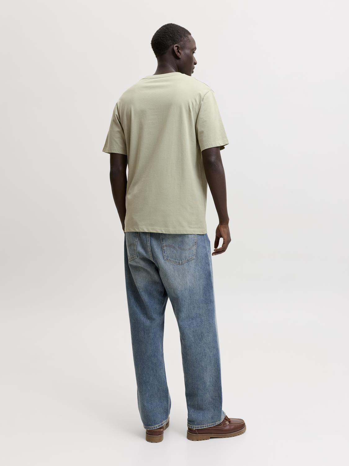 model_shot-back